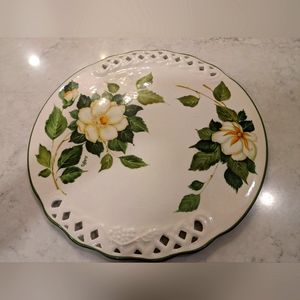 Vintage Italy Burnelli Tiffany Cake Reticulated Magnolia 12 5/8". Excellent Cond